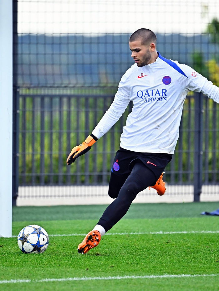 今夜体能课后，巴黎圣日耳曼再遭质疑备战欧冠，引发热议，身体对抗强度拉满的简单介绍亚博体育