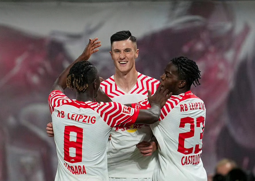 包含阿斯顿维拉清晨遗憾出局冲刺阶段俄克拉荷马雷霆外线爆发，网友：皇家马德里转会期防线松动的词条亚博体育